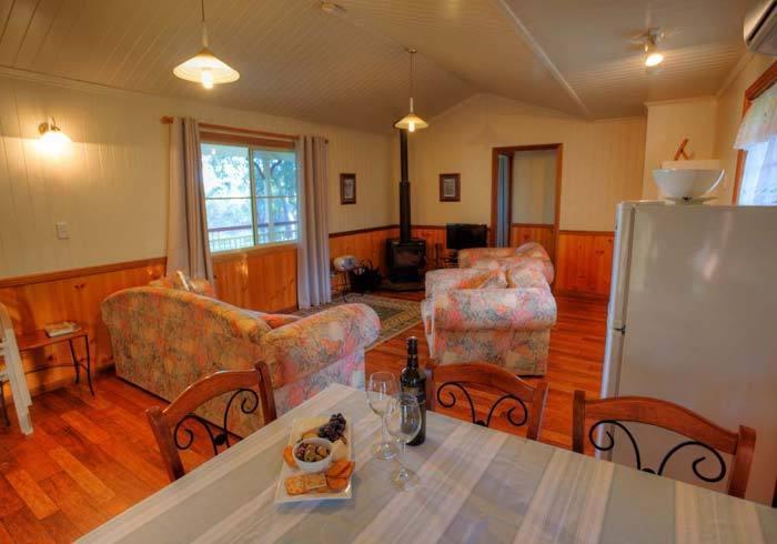 Accommodation Creek Cottages & Sundown View Suites Ballandean Номер фото